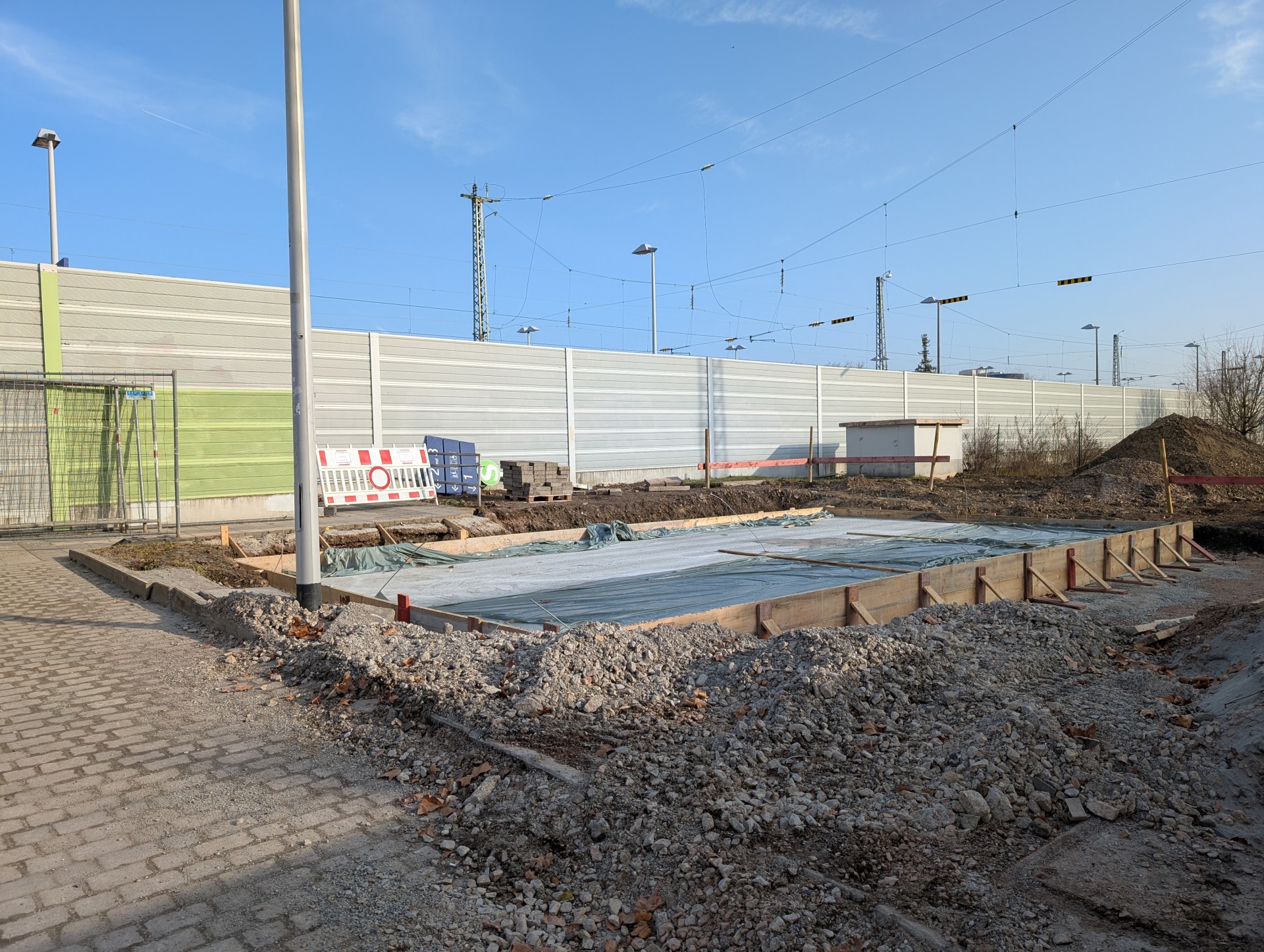 Fläche für den neuen Fahrradstellplatz am Bodenheimer Bahnhof